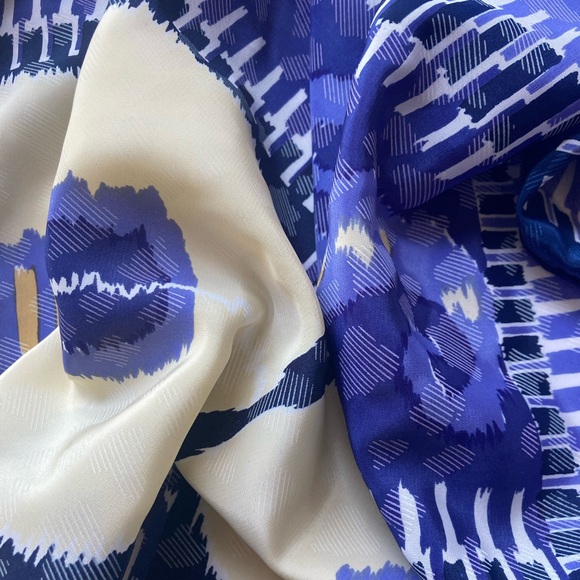 BLUE square scarf - Picture 6 of 10